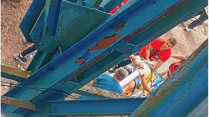 Un hincha de Gimnasia cayó desde la tribuna en el clásico ante Estudiantes y está grave