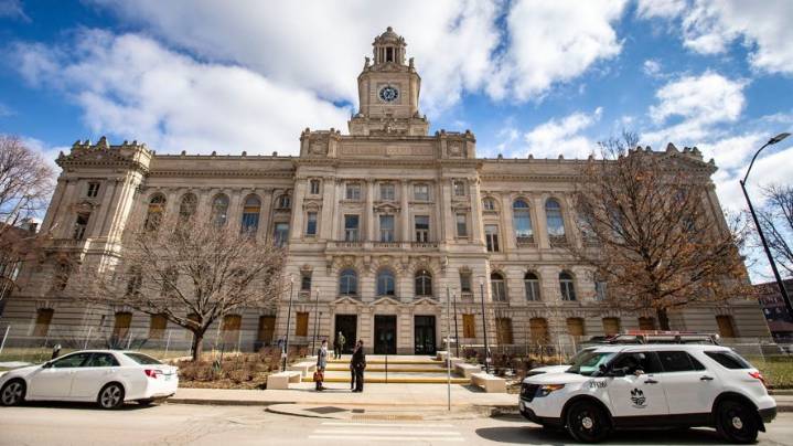 Pair who staged armed Git N Go robbery in Des Moines sentenced