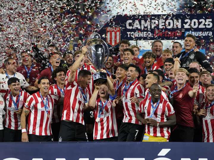 Estudiantes y la dulce revancha del campeón: le ganó a Racing en los penales y, contra viento y marea, es el patrón del Torneo Clausura