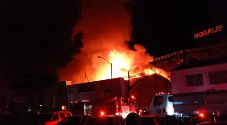Arde local abandonado en la frontera de Nogales