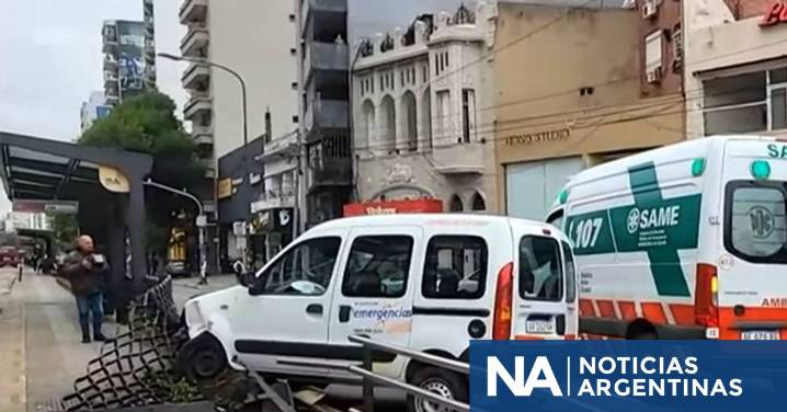 Dos menores heridos tras el choque de una ambulancia contra el Metrobús en Núñez