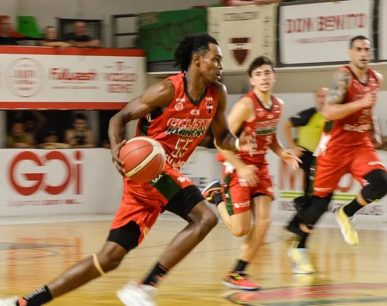 Ciclista dio un paso atrás en el Coliseo