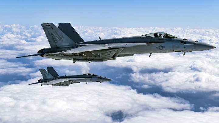 Dos aviones de combate F-18 de Estados Unidos ingresaron al espacio aéreo venezolano