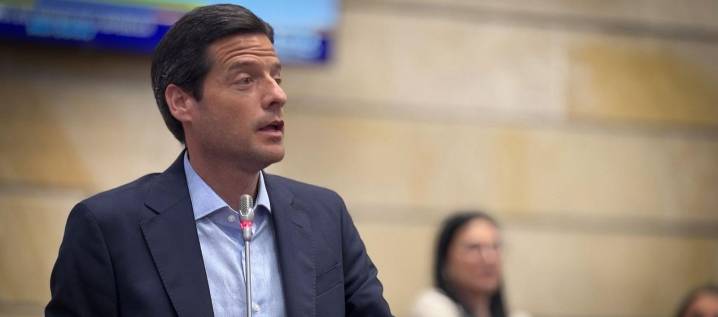 Mauricio Gómez renuncia a su precandidatura y adhiere a la de Abelardo De La Espriella