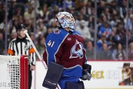 Deadspin | Avalanche G Scott Wedgewood exits vs. Canucks with upper-body injury