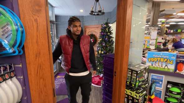 FC Cincinnati star joins United Way to buy gifts for families