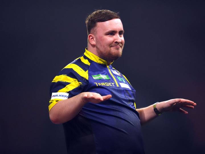 Luke Littler kicks off World Championship title defence with comfortable win