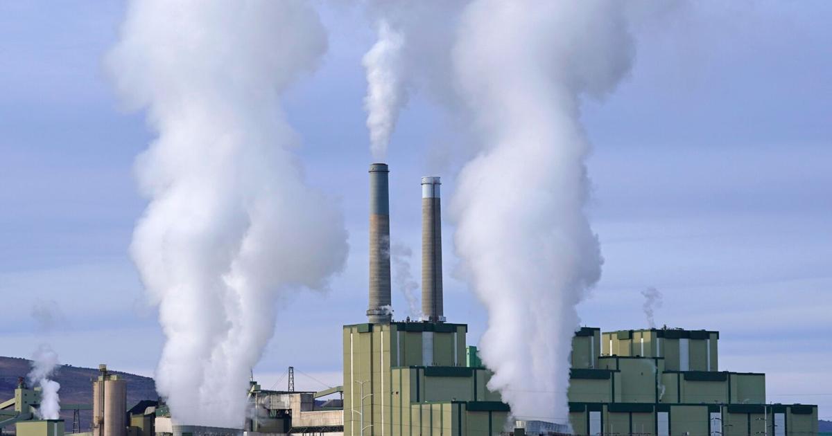 In Colorado town built on coal, some families are moving on