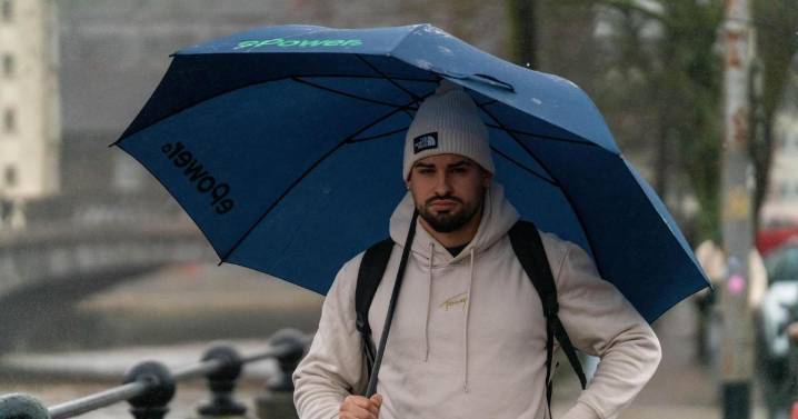 Storm Bram: Tens of thousands without power amid dangerous winds