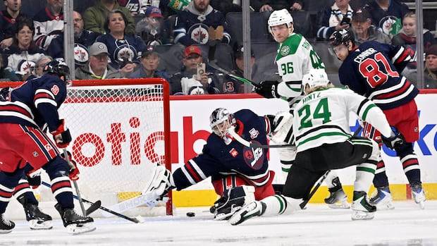 Robertson, Rantanen lead streaking Stars past sputtering Jets