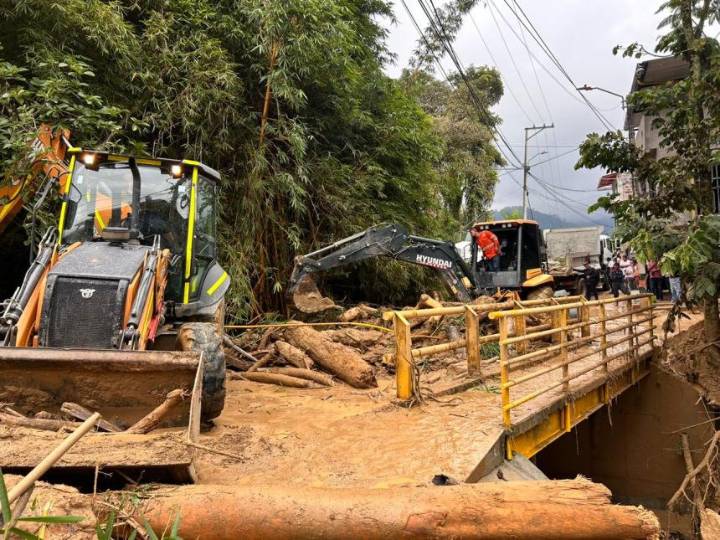 Se completan 10 horas atendiendo la emergencia en el sector de La Florida