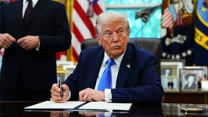 Trump Unveils Immigration 'Gold Card'