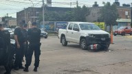 Choque entre una camioneta y una moto en Avenida Peñaloza: un hombre fue trasladado al Cullen
