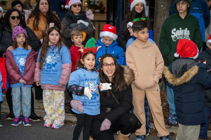 Tottenville Santa parade honors FDNY mechanic who died from 9/11 illness (photos)