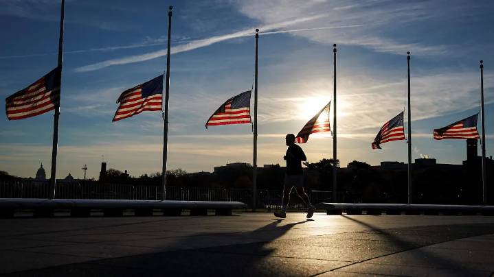 EU propone revisión del historial de 5 años de redes sociales a turistas