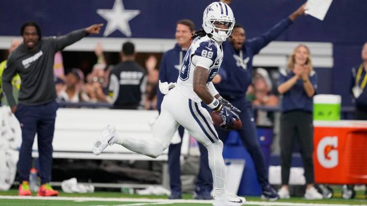 Cowboys WR CeeDee Lamb exits loss to Lions with concussion