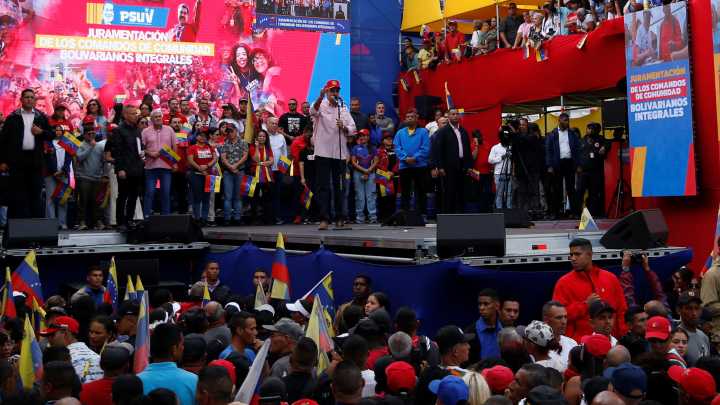 Video: ‘Slaves, never!’ Venezuela’s Maduro holds rally amid US tensions