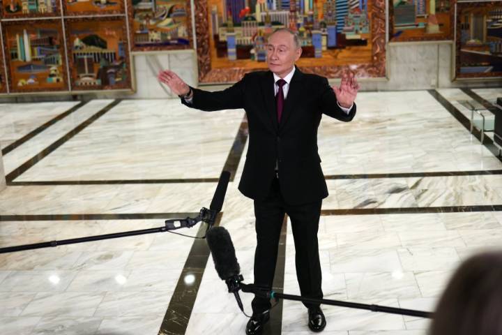 Putin accuses Europeans of sabotaging peace efforts on Ukraine and meets US delegation