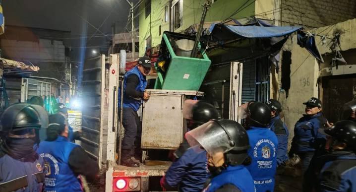 Trujillo: Decomisan estructuras dejadas por ambulantes en las calles