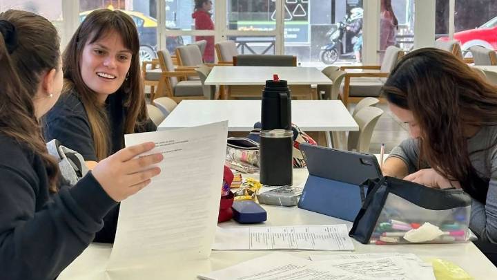 La UGR expande su oferta académica con carreras presenciales y a distancia