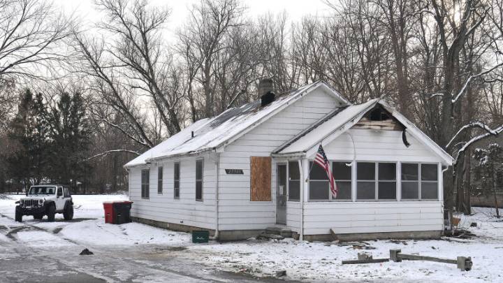 Man dies from injuries after house fire in Southfield