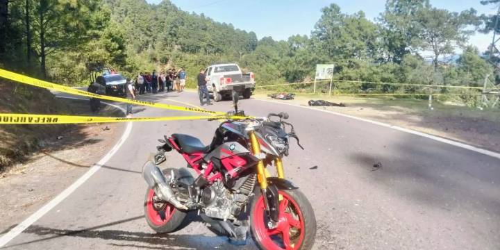 Choque frontal entre motocicletas deja un muerto y dos heridas graves en la carretera 175
