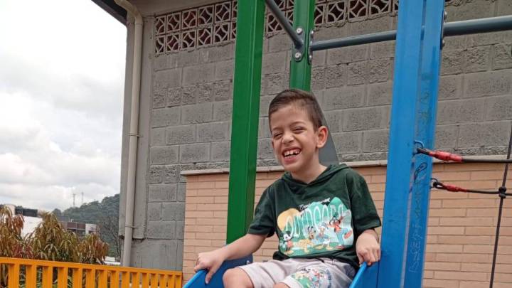 Emiliano necesita ayuda en navidad para pagar su tratamiento para la parálisis cerebral
