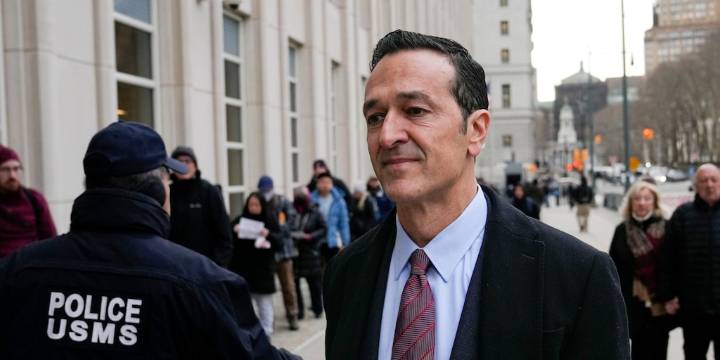 Pidieron cerrar el caso contra un ex ejecutivo argentino de Fox acusado en Estados Unidos de pagar sobornos millonarios