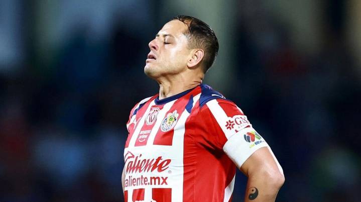 Anuncia Chivas la salida de ‘Chicharito’
