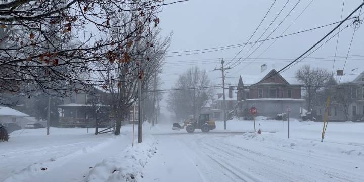 Hundreds of flights canceled, delayed in Chicago after winter storm