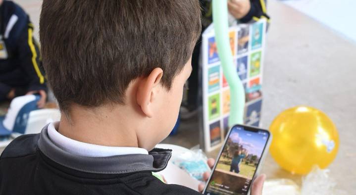 Restringir redes sociales a menores