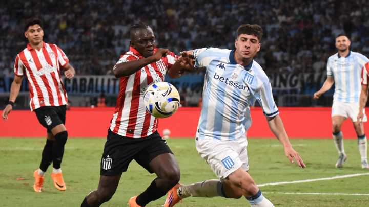 Estudiantes de La Plata, con Edwuin Cetré, el campeón del Torneo Clausura en Argentina, tras vencer a Racing en la tanda de penaltis