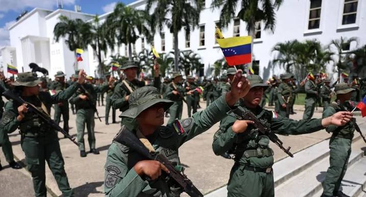 Venezuela dice que sus FF.AA. están cada día más listas para responder a las agresiones