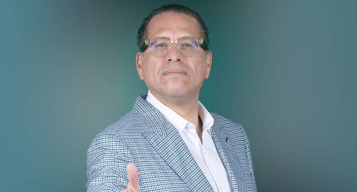 Elecciones 2026: Phillip Butters anuncia su renuncia a Avanza País y precandidatura