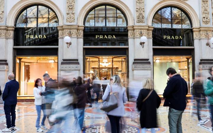 Grupo Prada completa la compra de Versace por 1,375 millones de dólares