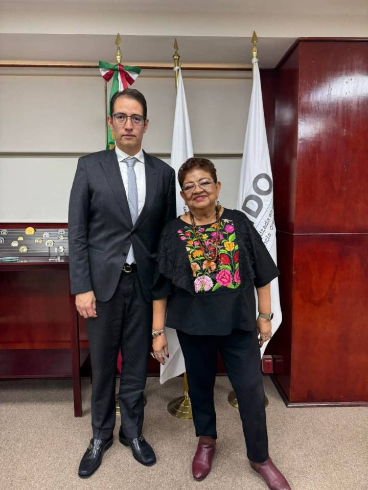 Ernestina Godoy ‘mueve fichas’ en la FGR: Designa a César Oliveros como titular de la FEMDO