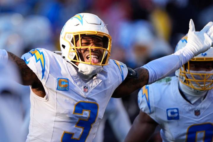 Chargers’ defense comes up big in victory over rival Chiefs