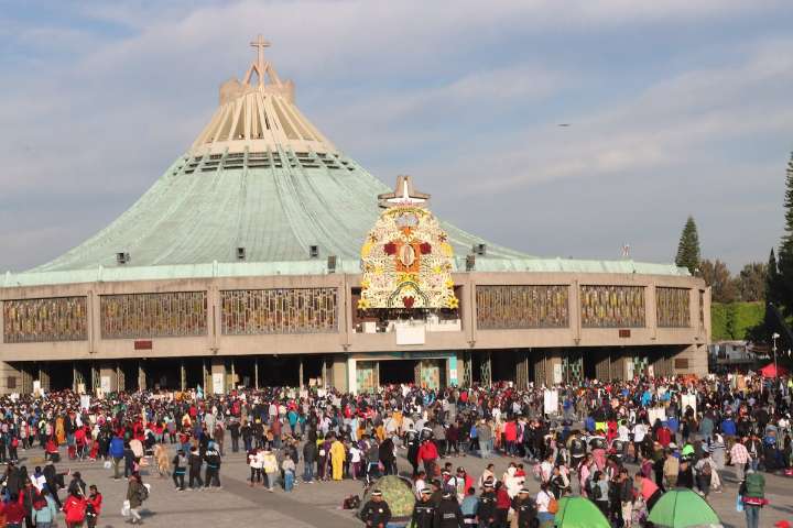 Llegan peregrinos a la Basílica para celebrar el Día de la Virgen de Guadalupe