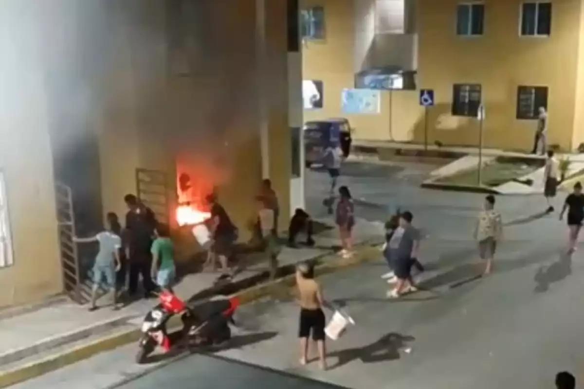 Incendio en una vivienda del fraccionamiento Cielo Nuevo en Cancún fue sofocado por los vecinos