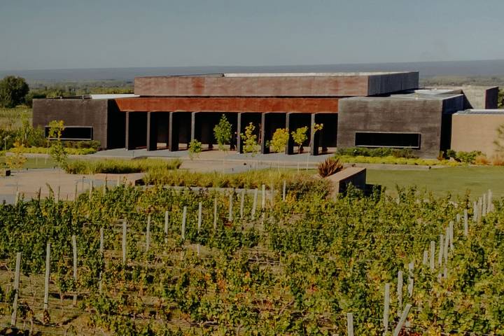 Surgen nuevos vínculos impensados alrededor de la polémica de la AFA El nombre de un vino, la clave.