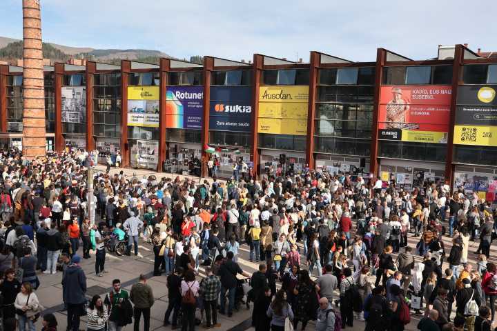 Mujer, euskaldun y joven es el perfil principal de los visitantes a Durangoko Azoka