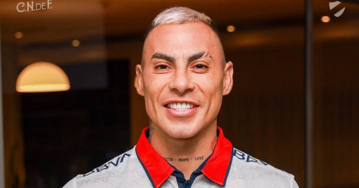 El cuarto chileno más ganador de la historia: Eduardo Vargas gana inesperado título con Nacional pese a jugar en Audax