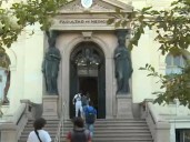 Uruguay forma médicos pero le faltan especialistas, dice informe