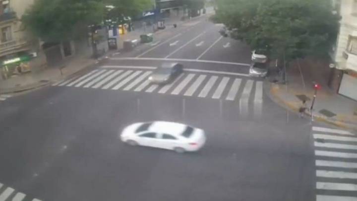 Así fue el impresionante choque y vuelco en Balvanera