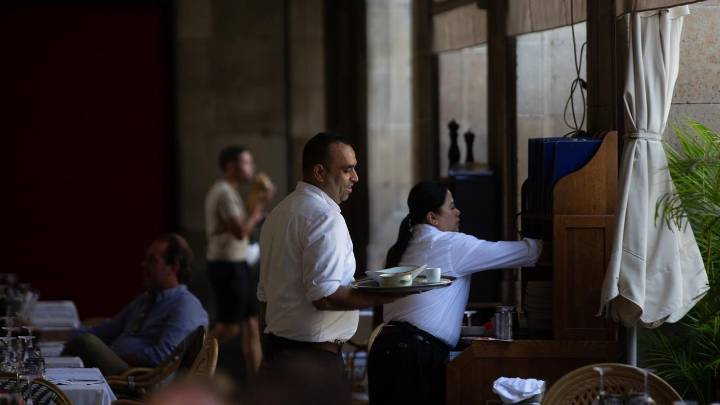 Preacuerdo en la hostelería catalana: más vacaciones, mejores indemnizaciones y subida salarial