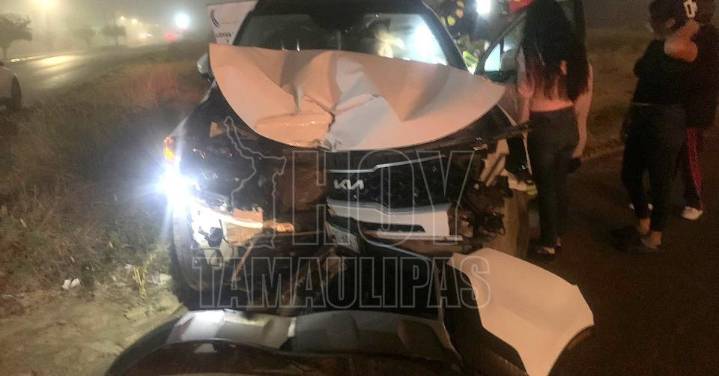 Estrella su camioneta contra un muro en Nuevo Laredo