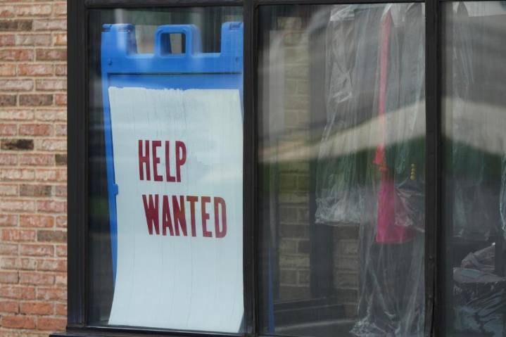 US filings for jobless benefits fall to 191,000, lowest since 2022