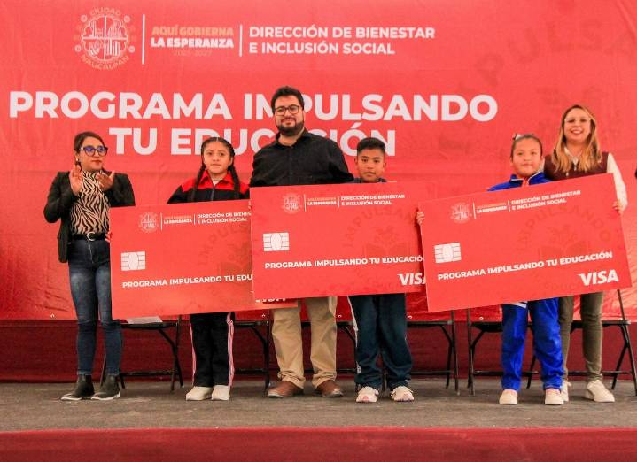 Naucalpan entrega más de 3 mil apoyos del programa “Impulsando tu Educación”
