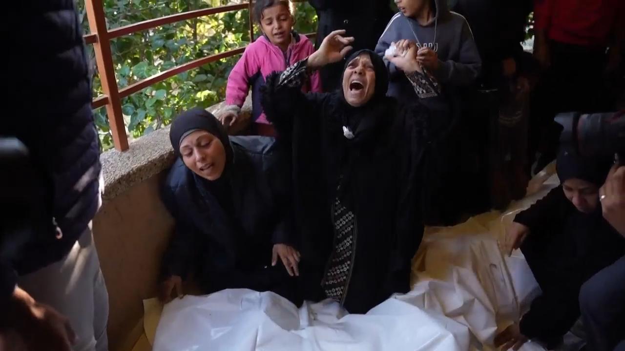 Relatives mourn after Israeli airstrike on Gaza kills 5 from same family