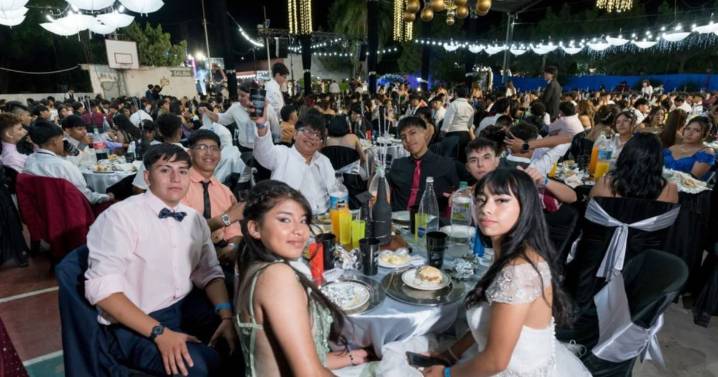 Estudiantes secundarios disfrutaron de la Cena Blanca 2025